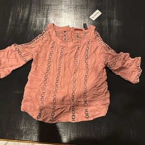 Buckle BKE top sz M  NWT